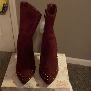 Sexy Yoki boot with studded grommets